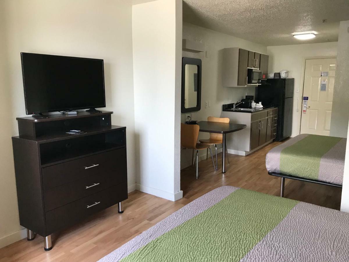 Hotel 6-dallas, Tx 2*